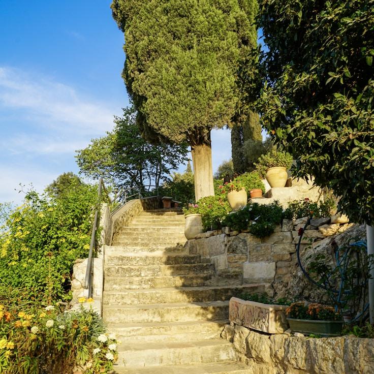 Outdoor terrace seating suitable for families in New York